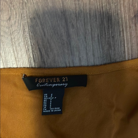 Forever 21 Gold V-Neck Long Sleeve Blouse - Picture 2 of 3